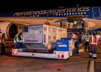 Anoche llegaron las vacunas desde Beijing