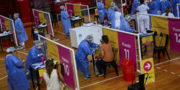 La semana que viene llegarán un millón de dosis de las vacunas Sinopharm