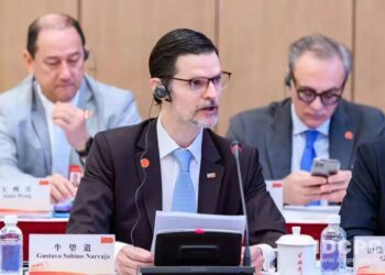 El embajador Sabino Vaca Narvaja diálogo con el ministro Wang Yi en el marco de los 100 años del Partido Comunista de China