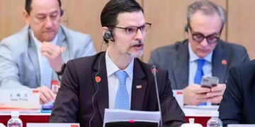 El embajador Sabino Vaca Narvaja diálogo con el ministro Wang Yi en el marco de los 100 años del Partido Comunista de China