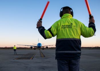 Hoy parte un nuevo vuelo hacia Beijing en busca de vacunas