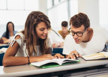 Lanzan becas para estudiar en China