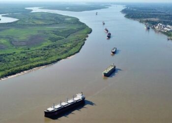 Una empresa china competirá por el dragado de la Hidrovía