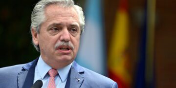 Alberto Fernández criticó a los medios que cuestionan su viaje a China