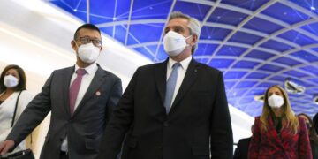 Alberto Fernández recorrió el Centro Tecnológico Huawei