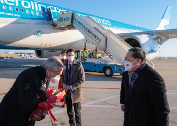 El presidente llegó a China para reunirse con Xi Jinping