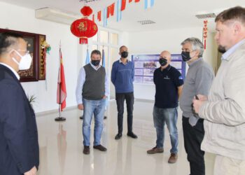 Filmus visitó la Estación de Espacio Profundo de Neuquén