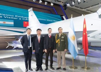 Comitiva Técnica de la FAA visitó China por los Aviones  JF-17  Thunder