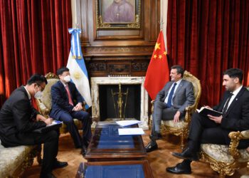 Massa recibió al embajador Zou Xiaoli