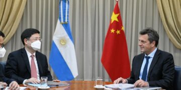 Massa recibió al  embajador de China en Argentina