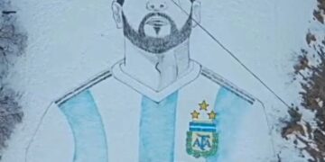Crean un retrato gigante de Messi sobre la nieve