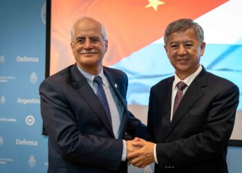 Argentina y China profundizan sus lazos en materia de defensa