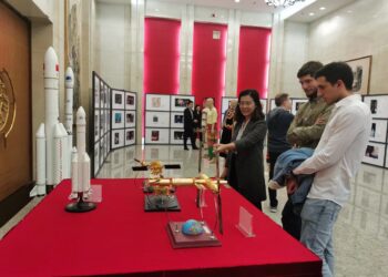 Ciudadanos de Argentina visitan la embajada de China