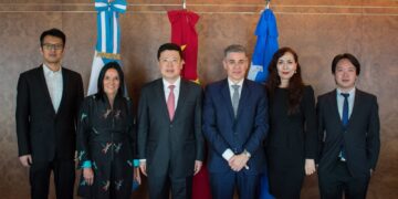 Zou Xiaoli visitó la sede de YPF