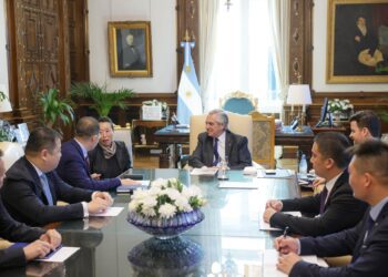 Analizan oportunidades turísticas con empresas chinas