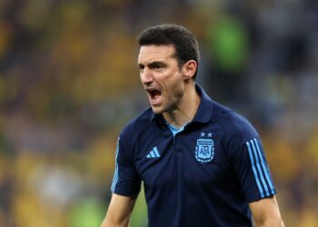 Scaloni partió rumbo a China