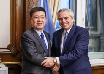 Zou Xiaoli deja la embajada de China en Argentina