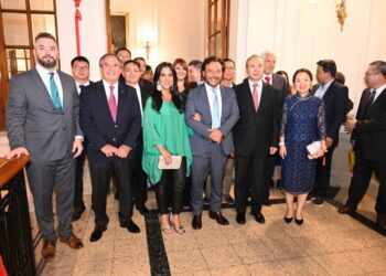 Wang Wei visitó el Museo de Bellas Artes de Salta