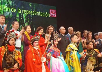 Mondino se mostró junto al Embajador de China Wang Wei