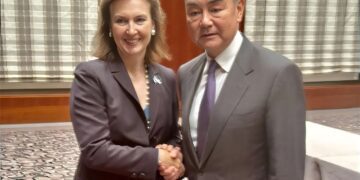 Mondino se reunió con el canciller de China