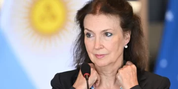 “Los chinos son todos iguales”, afirmó Diana Mondino