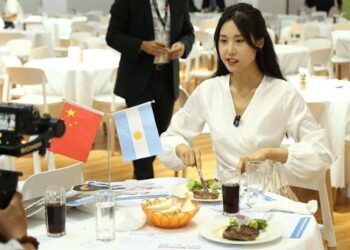 Influencers chinos promueven la carne argentina