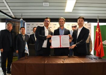 Firman convenio de capacitación con una empresa china