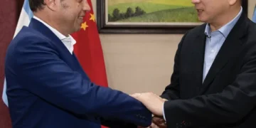 Kicillof evalúa una misión comercial a China